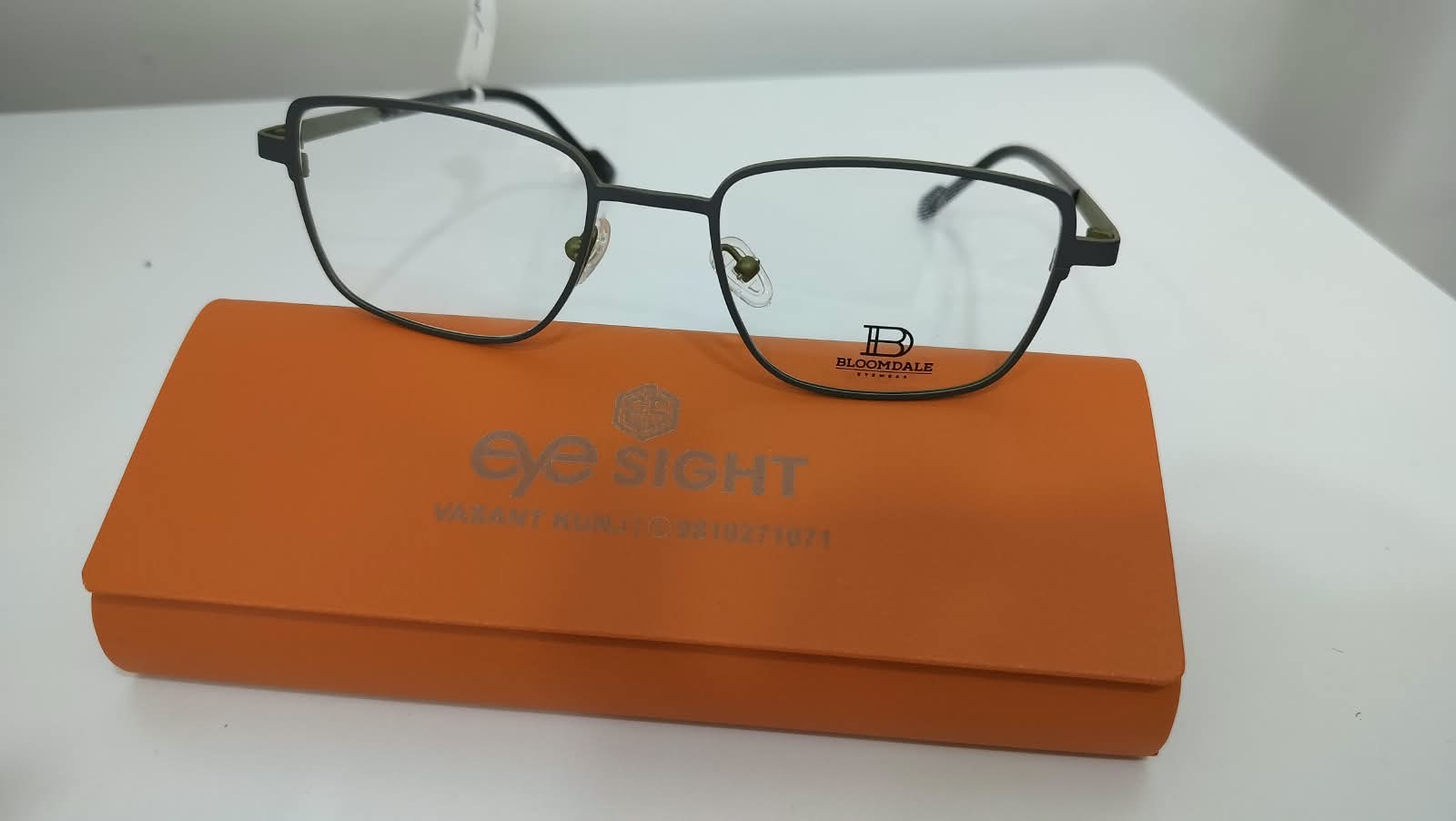 Bloomdale angular black frame at Eye Sight