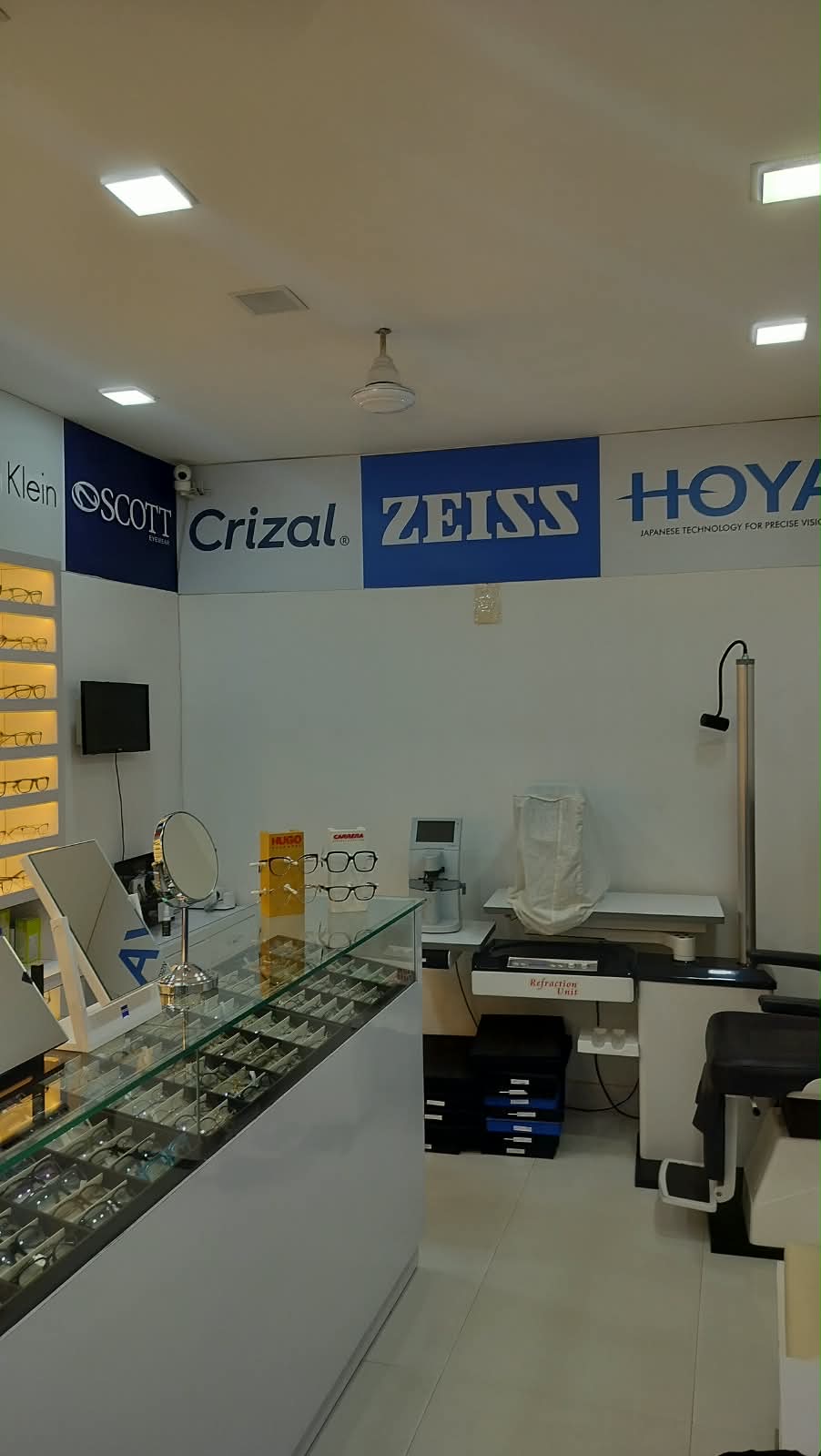 Eye Sight Vasant Kunj store interior with Zeiss, Crizal and Hoya lens brands and the eye testing unit
