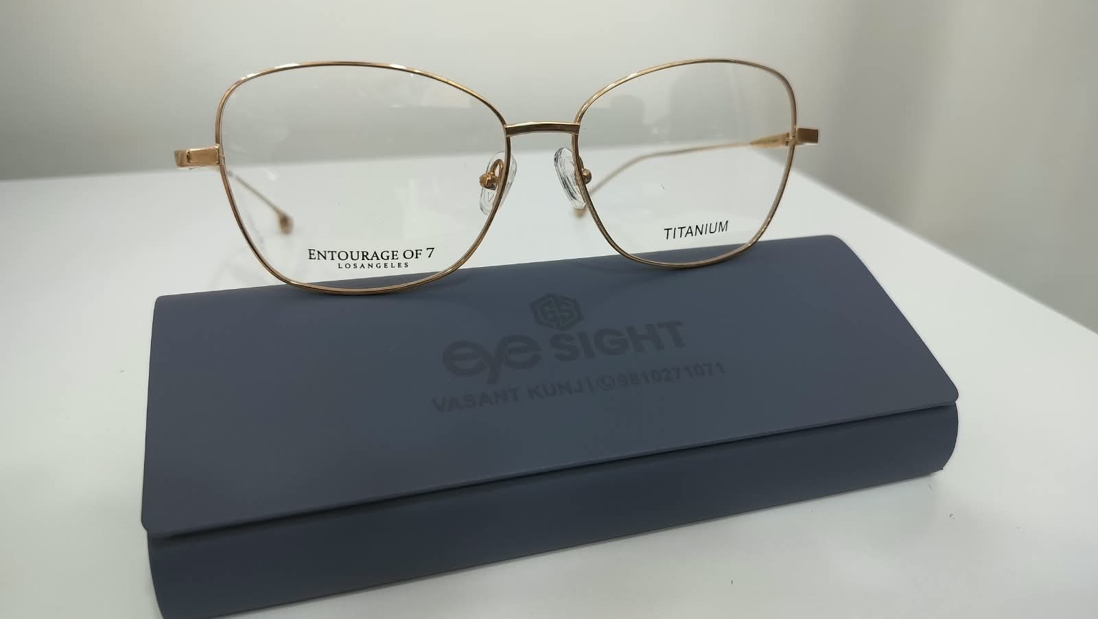 Entourage of 7 gold titanium frame at Eye Sight