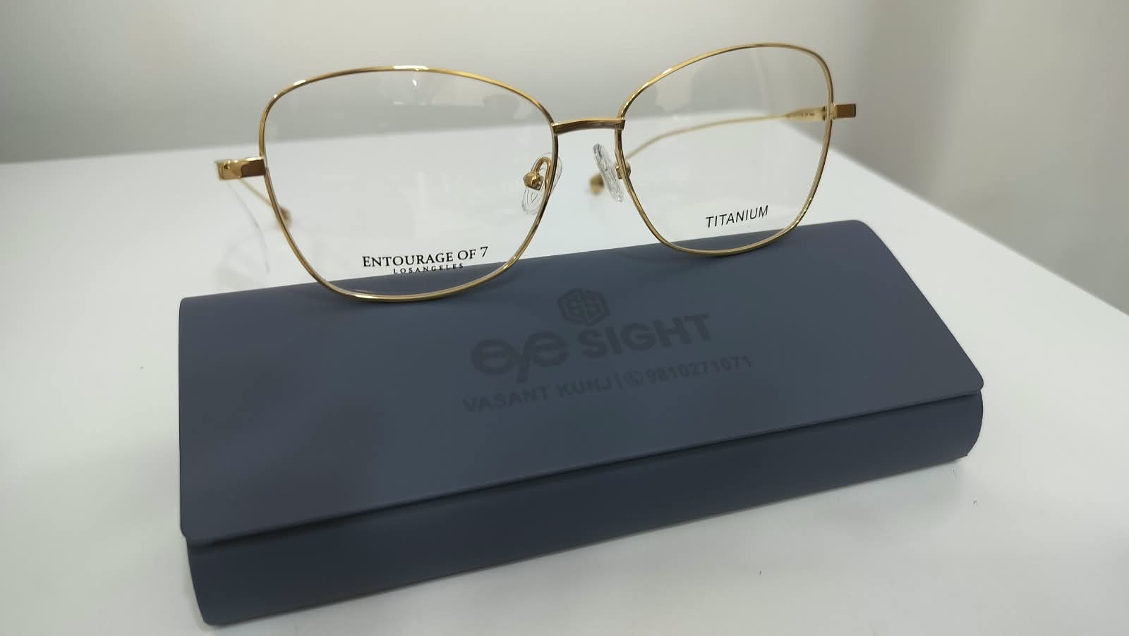 Entourage of 7 gold frame front view at Eye Sight